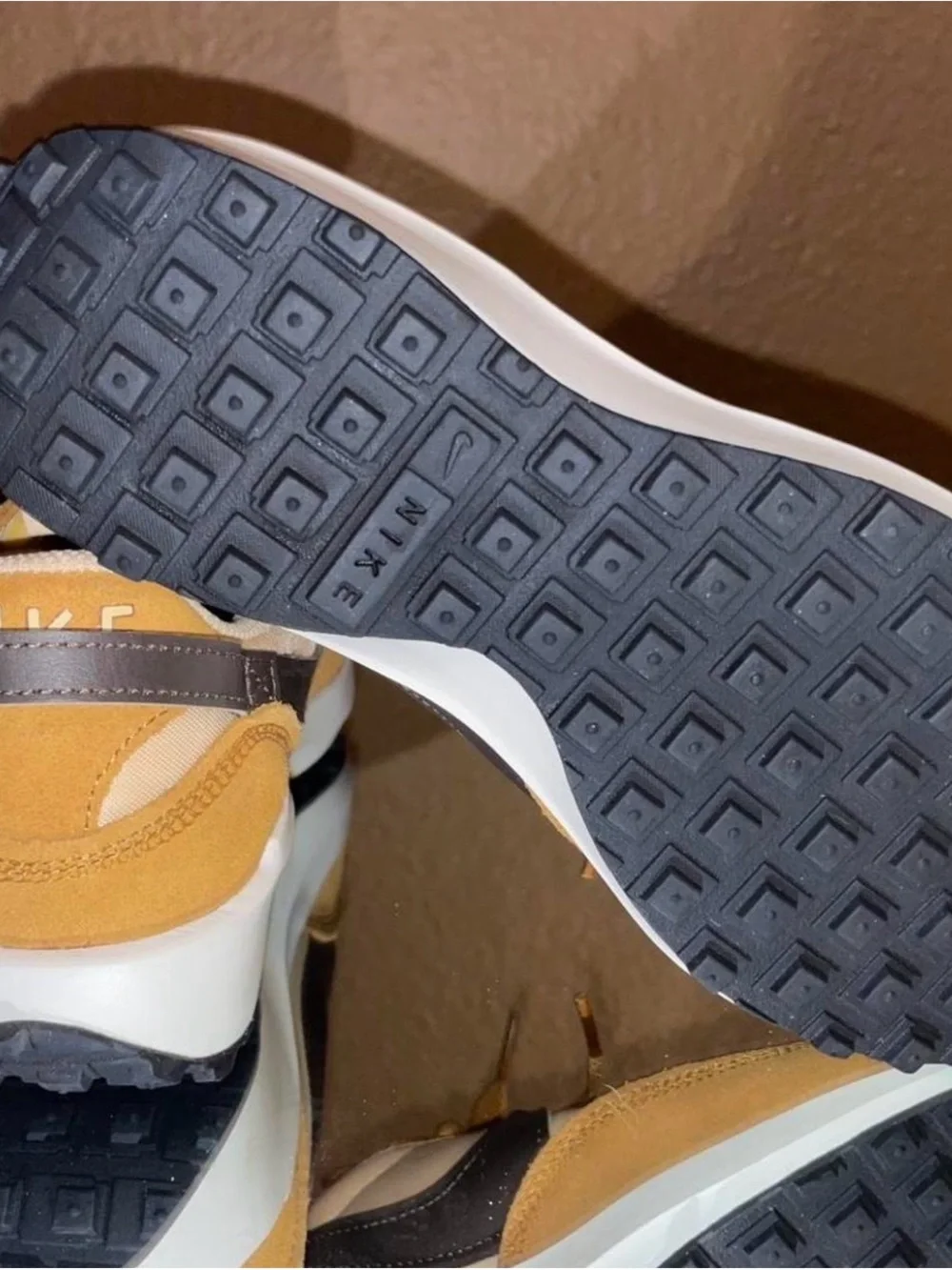 Nike Beige & Brown Low-Top Trainer - Picture 5 of 5